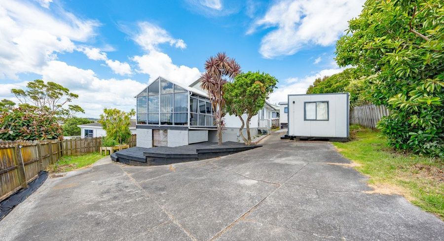  at 8 Grenadine Place, Unsworth Heights, North Shore City, Auckland