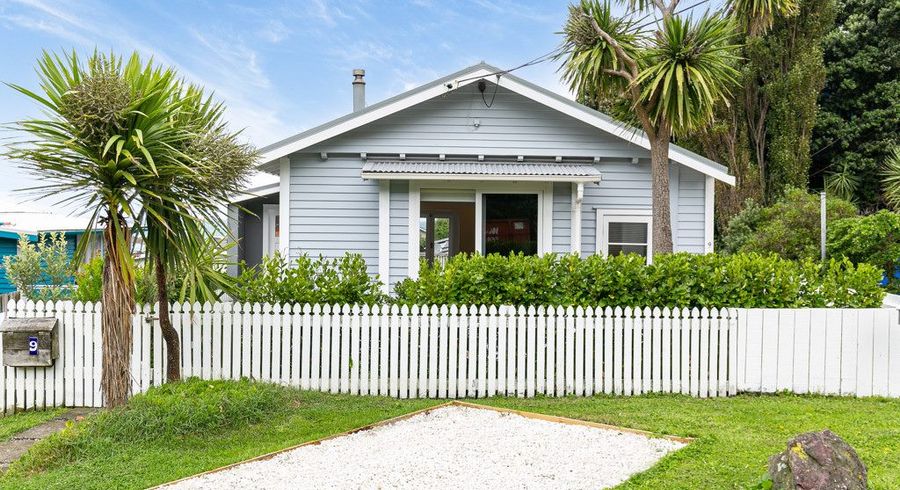 at 9 Cave Road, Houghton Bay, Wellington