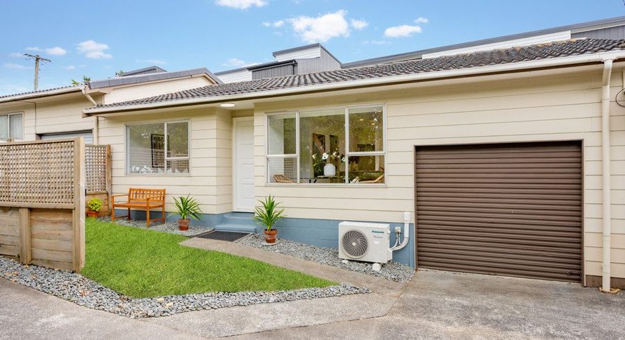  at 2/100 Royal Road, Massey, Waitakere City, Auckland