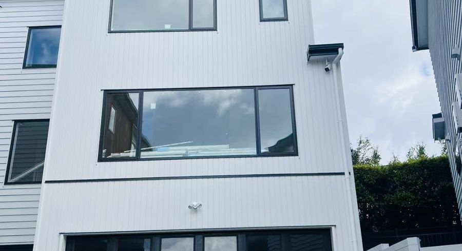  at 30 Park Rise, Campbells Bay, North Shore City, Auckland