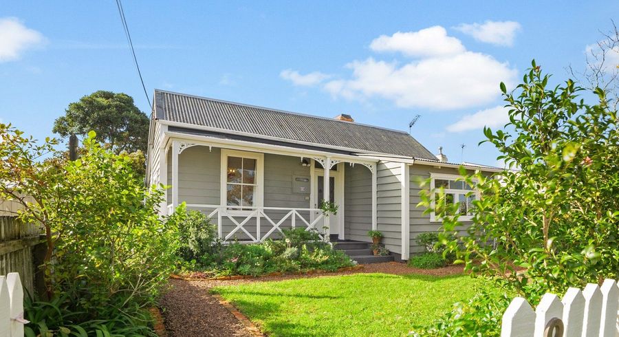  at 2/2 Evan Street, Belmont, Auckland