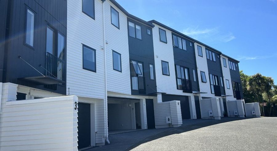  at 4/69 Target Road, Totara Vale, North Shore City, Auckland