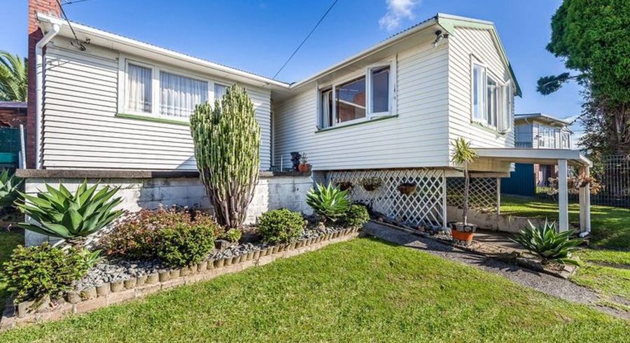  at 8 Binsted Rd, New Lynn, Waitakere City, Auckland