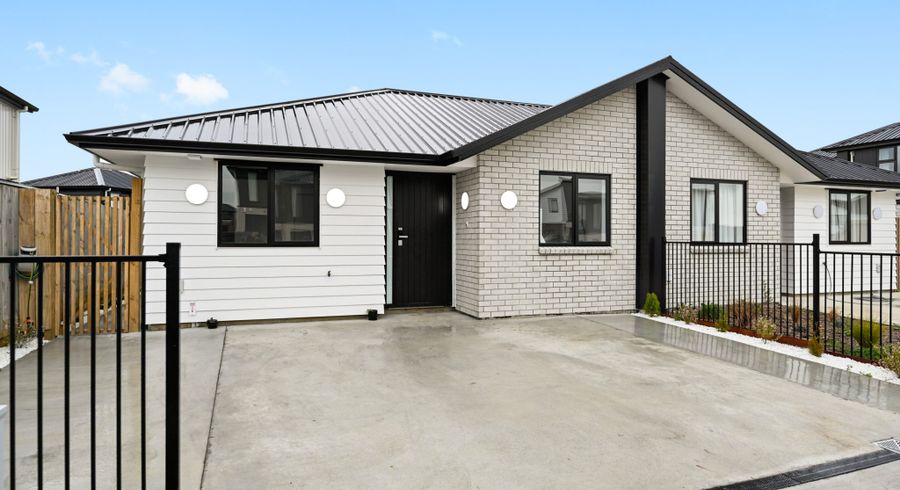  at 2/60 Cabourne Drive, Glenview, Hamilton