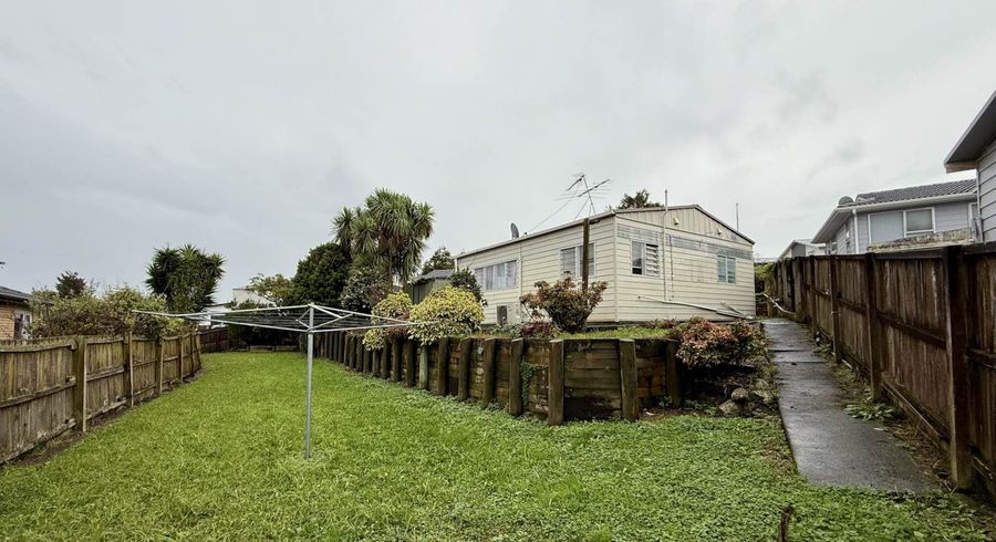  at 9 Holborn Place, Papatoetoe, Auckland