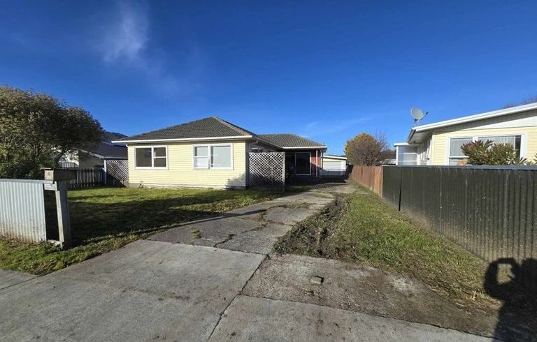  at 6 Matthews Road, Wainuiomata, Lower Hutt, Wellington