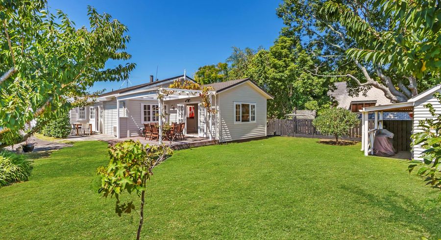  at 2 Tawera Road, Greenlane, Auckland