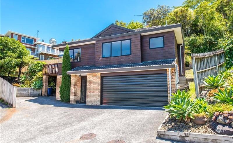  at 2/6 Honeysuckle Ln, Mairangi Bay, North Shore City, Auckland