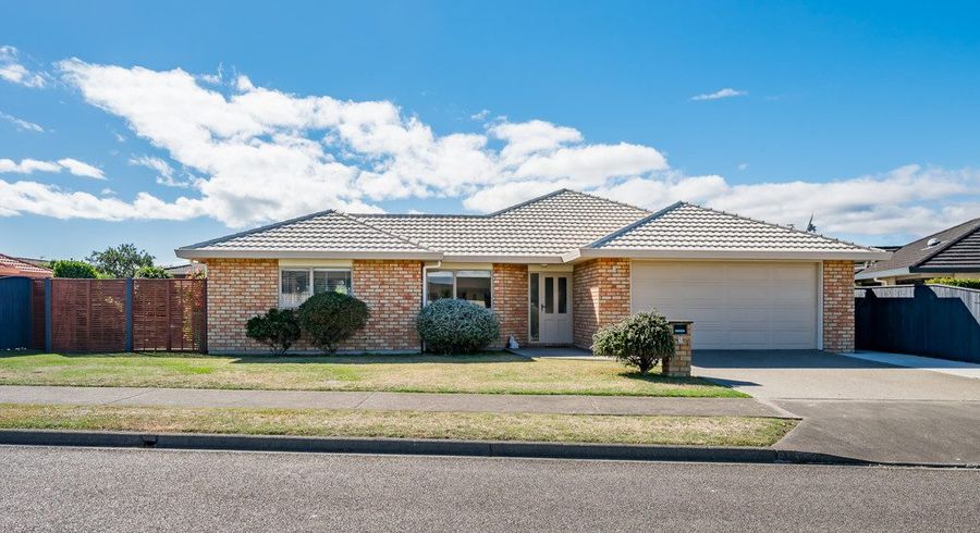  at 5 Holcombe Drive, Paraparaumu
