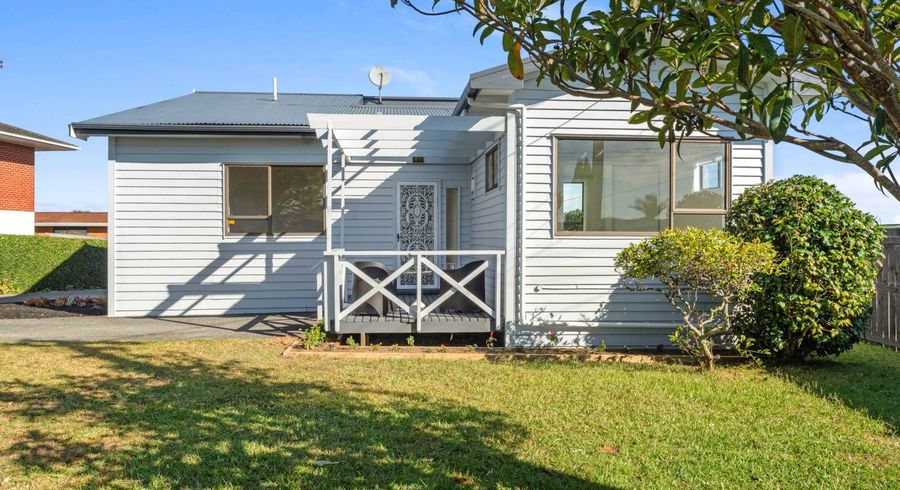  at 85 Pupuke Road, Northcote, North Shore City, Auckland