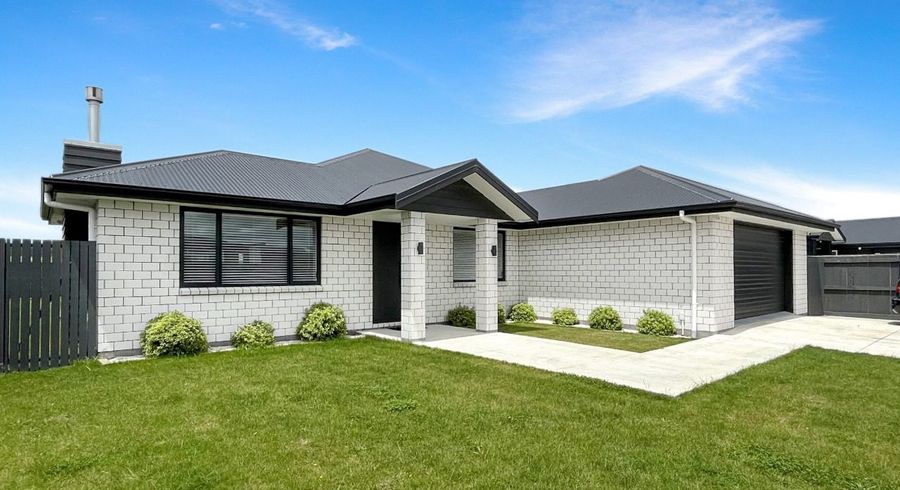  at 104 Johnstone Drive, Fitzherbert, Palmerston North, Manawatu / Whanganui