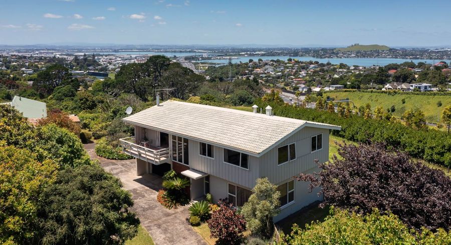  at 104 Hillsborough Road, Hillsborough, Auckland