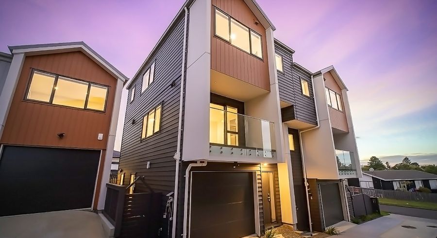  at 8/6 Woodhouse Place, West Harbour, Waitakere City, Auckland