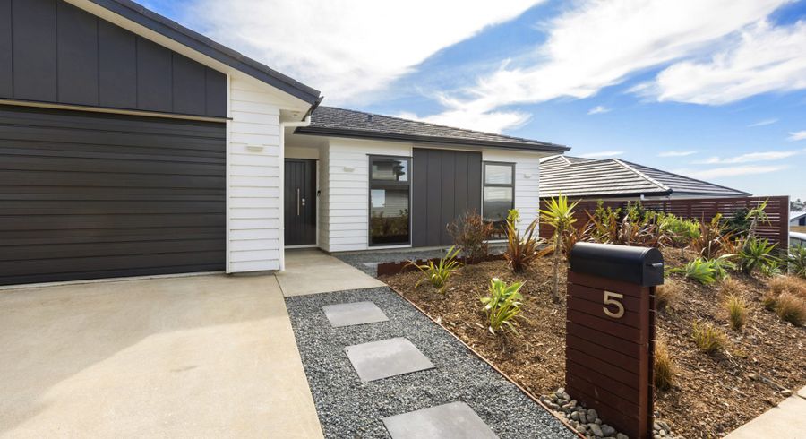  at 5 Boeing Way, Newlands, Wellington