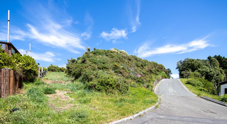  at 10 Dennis Way, Island Bay, Wellington