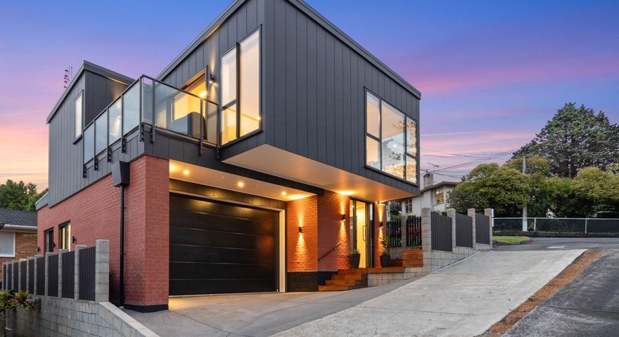  at 32 Seacliffe Road, Hillsborough, Auckland