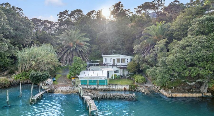  at 4 Koki Road, Greenhithe, North Shore City, Auckland
