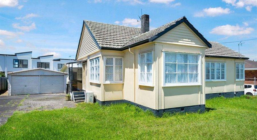  at 2 Fruitvale Road, New Lynn, Auckland