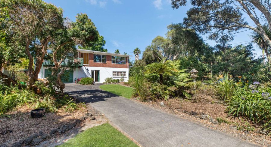  at 11 Grassmere Road, Henderson Valley, Auckland