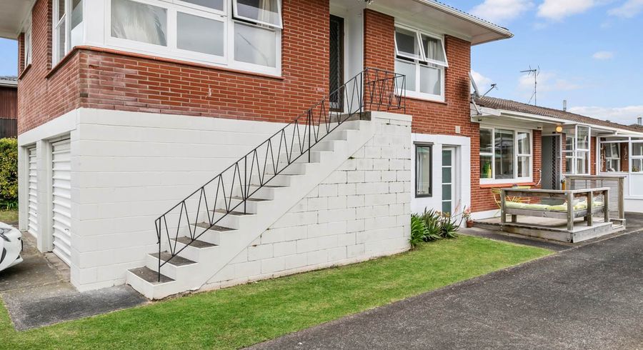  at 2/774 Beach Road, Browns Bay, Auckland