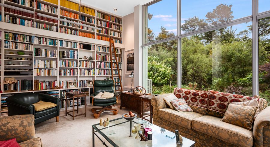  at 82 Blue Mountains Road, Pinehaven, Upper Hutt