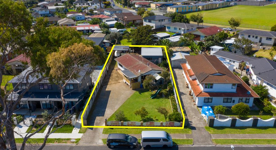  at 7 Chelburn Crescent, Mangere East, Auckland
