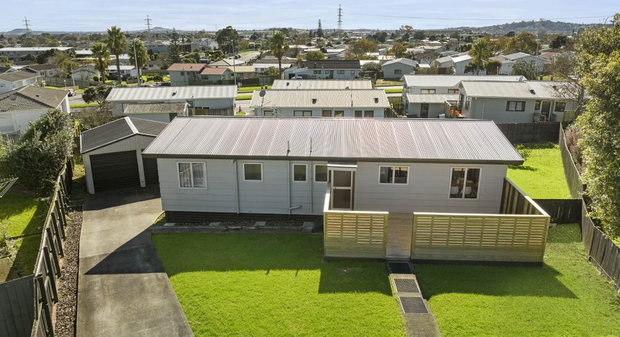  at 8 Constance Place, Clover Park, Auckland