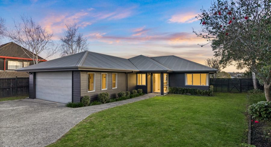  at 8 Wilmington Place, Forrest Hill, Auckland