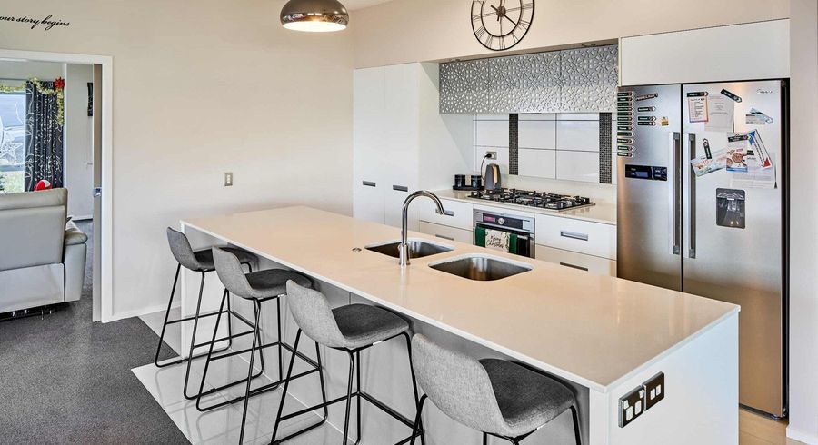  at 25 Paparoa Crescent, Aotea, Porirua