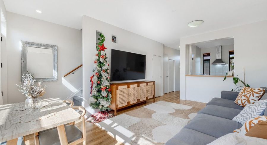  at 111/2 Armoy Drive, East Tamaki, Manukau City, Auckland