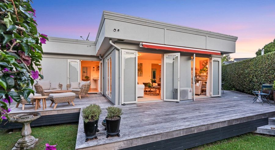  at 2/7 Morton Avenue, Forrest Hill, North Shore City, Auckland