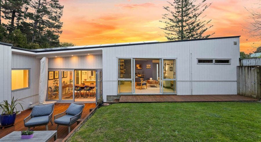  at 6 Cronin Place, Beach Haven, Auckland