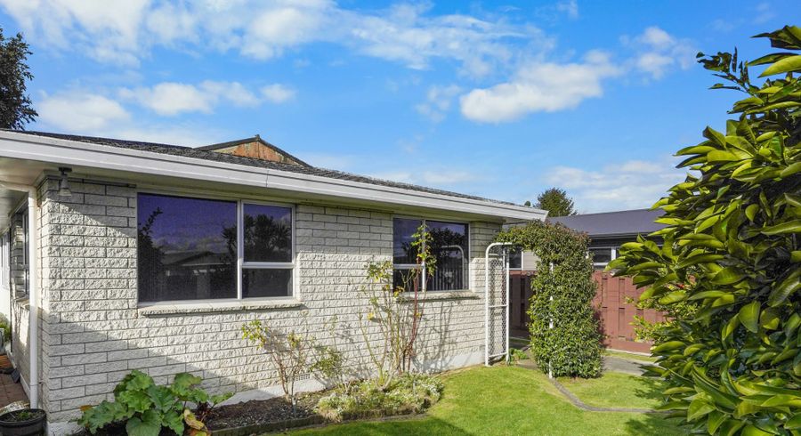  at 14 Leslie Place, Deanwell, Hamilton