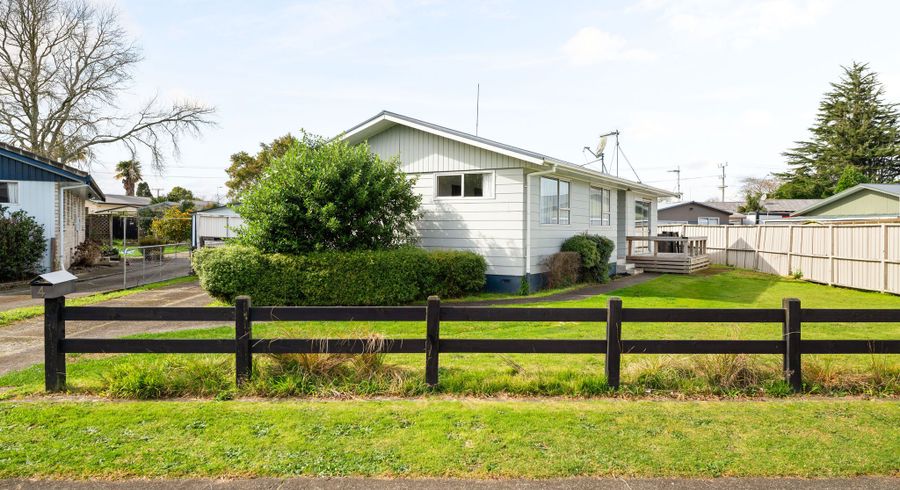  at 4 Elmwood Crescent, Pukete, Hamilton, Waikato