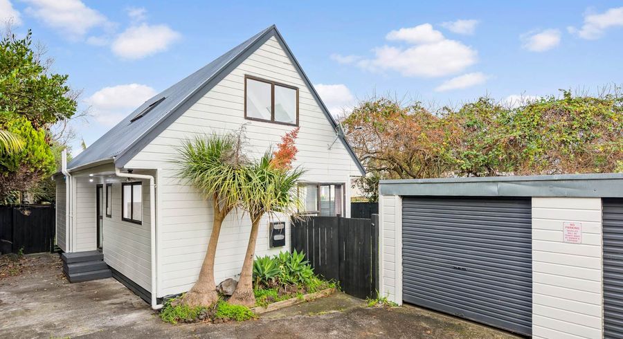  at 10A Fergusson Avenue, Sandringham, Auckland