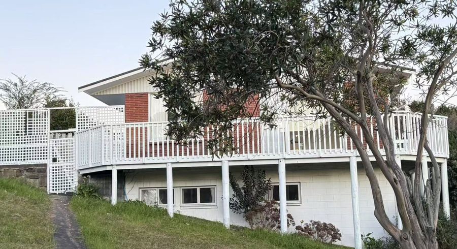 at 2 Penbury Place, New Windsor, Auckland
