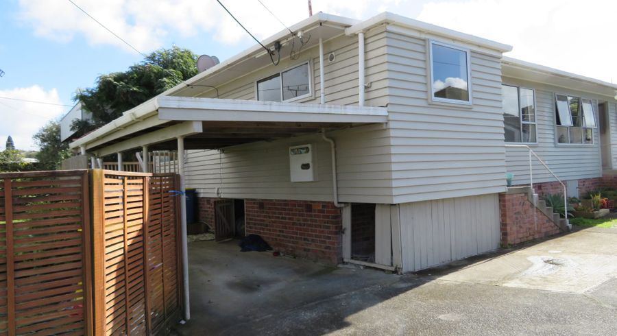  at 1/96 Chivalry Road, Glenfield, North Shore City, Auckland