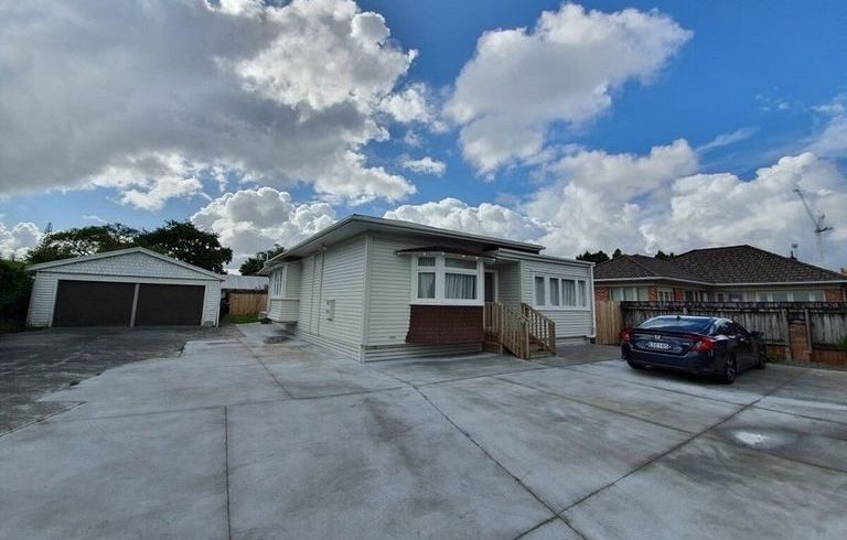  at 29 Lincoln Road, Henderson, Waitakere City, Auckland