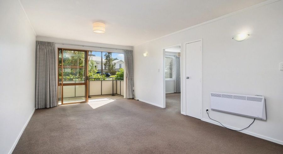  at 2/44 Esplanade Road, Mount Eden, Auckland