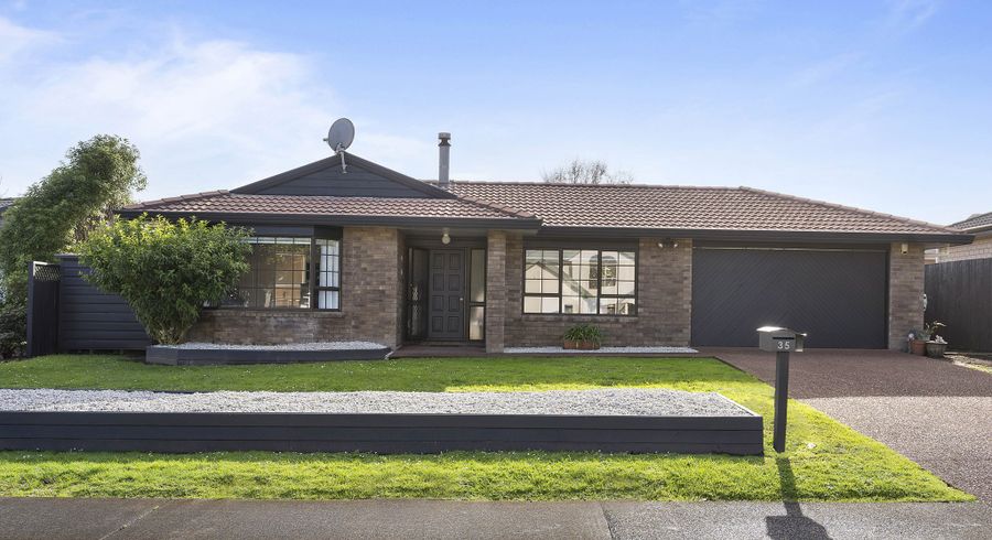  at 35 Frank Nobilo Drive, Golflands, Auckland