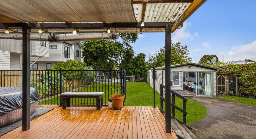  at 27 Harrington Road, Henderson, Auckland