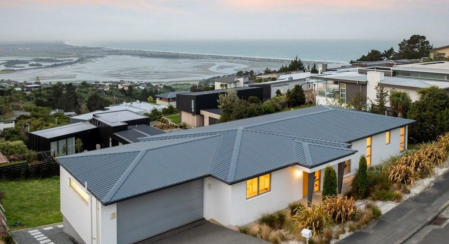  at 5 Stoneyridge Close, Mount Pleasant, Christchurch