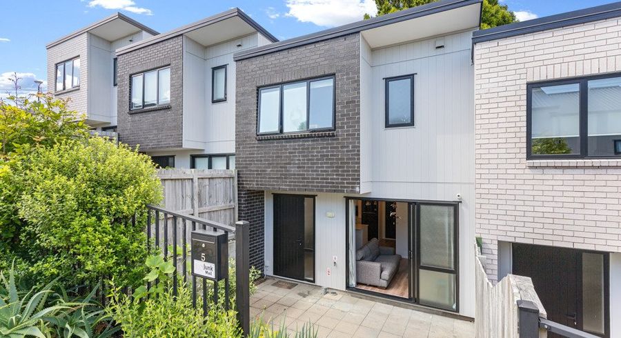  at 5 Tokai Place, Glen Eden, Waitakere City, Auckland