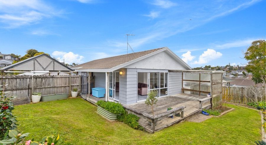  at 1/8 Atlantis Place, Totara Vale, North Shore City, Auckland