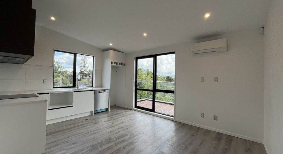  at 8/18 Sylvan Crescent, Te Atatu South, Waitakere City, Auckland