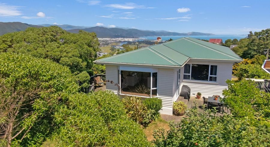  at 4 Pekanga Road, Normandale, Lower Hutt, Wellington