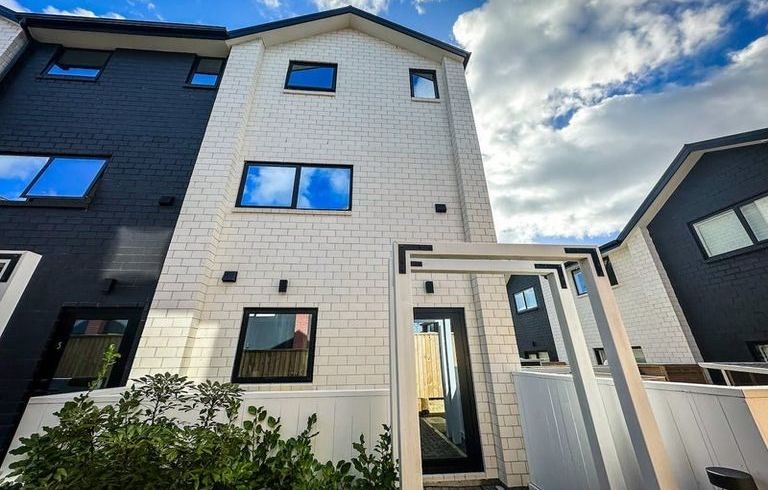  at 5/14 Wilsher Crescent, Henderson, Waitakere City, Auckland