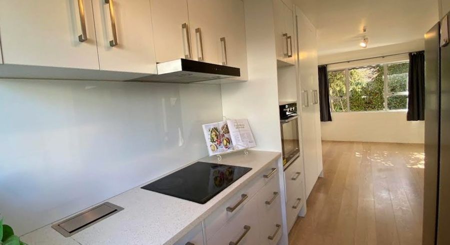  at 2/52 Fruitvale Road, New Lynn, Waitakere City, Auckland
