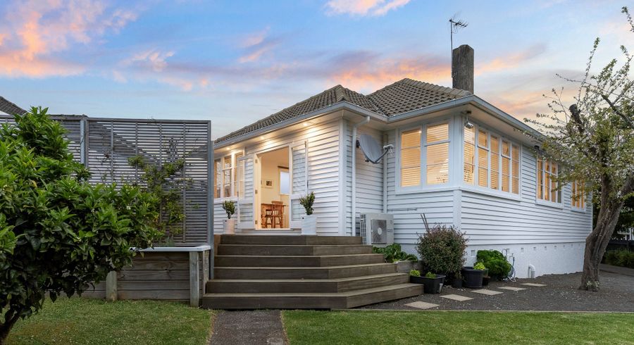  at 17 Anderson Avenue, Point England, Auckland