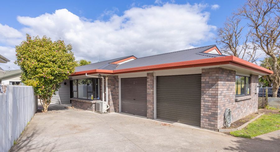  at 310 Clarkin Road, Fairfield, Hamilton
